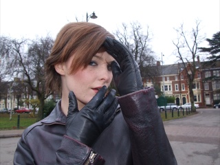 girl-leather-gloves-leather-boots-leather-jacket