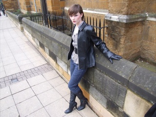 girl-leather-gloves-leather-boots-leather-jacket