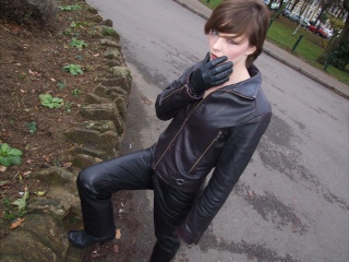 girl-leather-gloves-leather-boots-leather-jacket