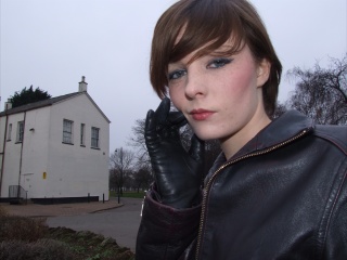 girl-leather-gloves-leather-boots-leather-jacket