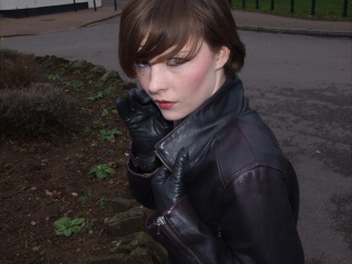 girl-leather-gloves-leather-boots-leather-jacket