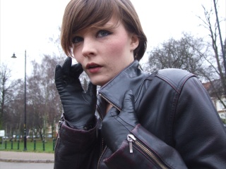 girl-leather-gloves-leather-boots-leather-jacket
