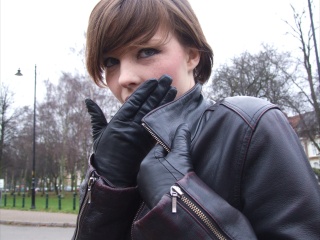 girl-leather-gloves-leather-boots-leather-jacket