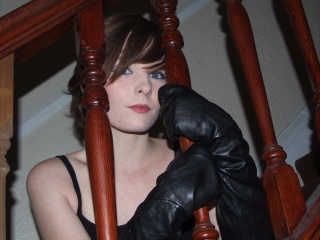 girl-leather-gloves-leather-boots-leather-jacket