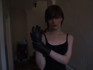 girl-leather-gloves-leather-boots-leather-jacket