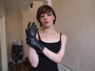 girl-leather-gloves-leather-boots-leather-jacket