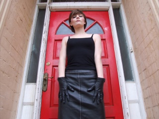 girl-leather-gloves-leather-boots-leather-jacket