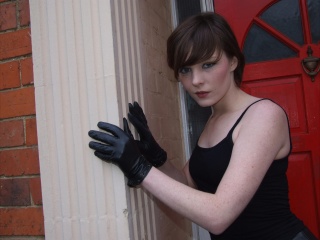 girl-leather-gloves-leather-boots-leather-jacket