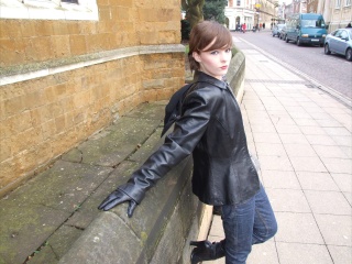 girl-leather-gloves-leather-boots-leather-jacket