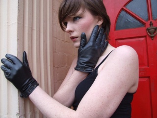girl-leather-gloves-leather-boots-leather-jacket