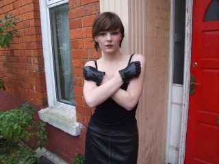 girl-leather-gloves-leather-boots-leather-jacket