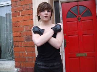 girl-leather-gloves-leather-boots-leather-jacket