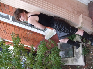 girl-leather-gloves-leather-boots-leather-jacket