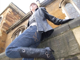 girl-leather-gloves-leather-boots-leather-jacket