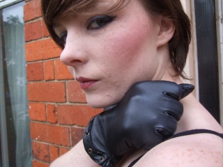 girl-leather-gloves-leather-boots-leather-jacket