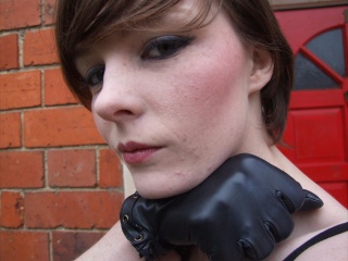 girl-leather-gloves-leather-boots-leather-jacket