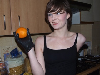 girl-leather-gloves-leather-boots-leather-jacket