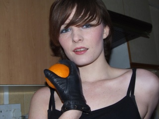 girl-leather-gloves-leather-boots-leather-jacket