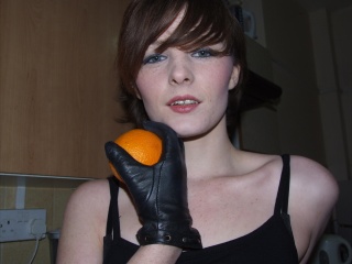 girl-leather-gloves-leather-boots-leather-jacket