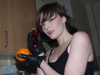girl-leather-gloves-leather-boots-leather-jacket