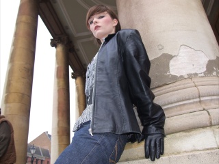 girl-leather-gloves-leather-boots-leather-jacket