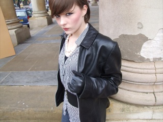 girl-leather-gloves-leather-boots-leather-jacket