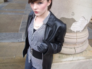 girl-leather-gloves-leather-boots-leather-jacket