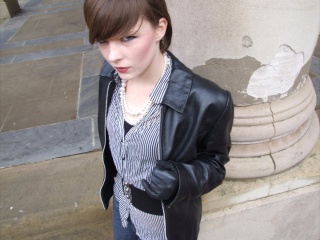 girl-leather-gloves-leather-boots-leather-jacket