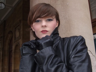girl-leather-gloves-leather-boots-leather-jacket