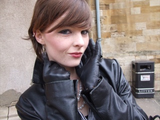 girl-leather-gloves-leather-boots-leather-jacket