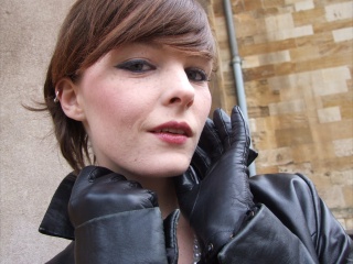 girl-leather-gloves-leather-boots-leather-jacket
