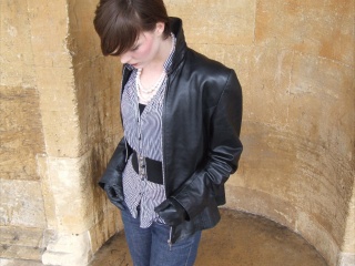 girl-leather-gloves-leather-boots-leather-jacket