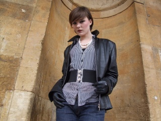 girl-leather-gloves-leather-boots-leather-jacket
