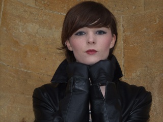 girl-leather-gloves-leather-boots-leather-jacket