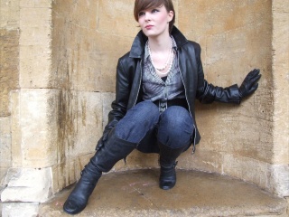girl-leather-gloves-leather-boots-leather-jacket
