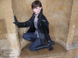 girl-leather-gloves-leather-boots-leather-jacket