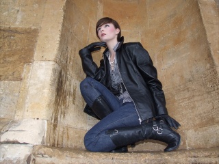 girl-leather-gloves-leather-boots-leather-jacket