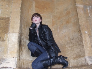 girl-leather-gloves-leather-boots-leather-jacket