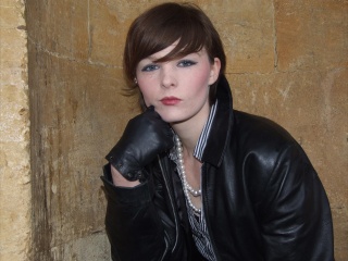girl-leather-gloves-leather-boots-leather-jacket