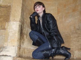 girl-leather-gloves-leather-boots-leather-jacket