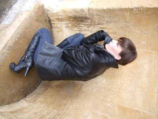 girl-leather-gloves-leather-boots-leather-jacket