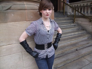 girl-leather-gloves-leather-boots-leather-jacket