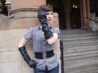 girl-leather-gloves-leather-boots-leather-jacket