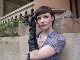 girl-leather-gloves-leather-boots-leather-jacket