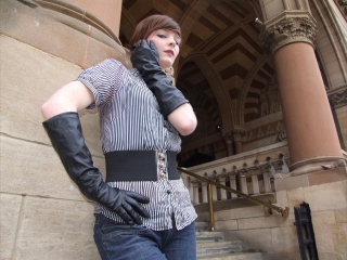 girl-leather-gloves-leather-boots-leather-jacket
