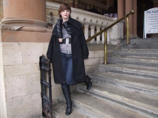 girl-leather-gloves-leather-boots-leather-jacket