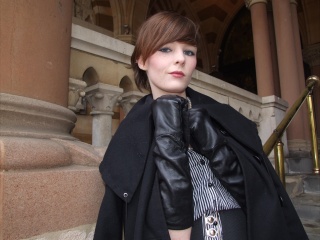 girl-leather-gloves-leather-boots-leather-jacket