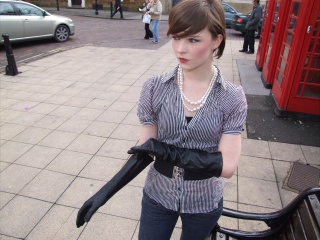 girl-leather-gloves-leather-boots-leather-jacket