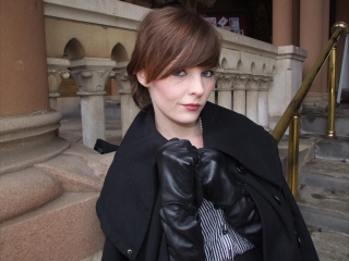 girl-leather-gloves-leather-boots-leather-jacket