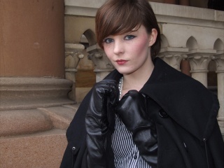 girl-leather-gloves-leather-boots-leather-jacket